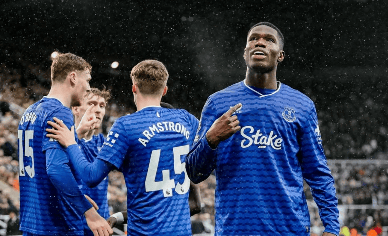 一场2-3，上演极限绝杀，英超土豪倒下，7亿豪阵也没用